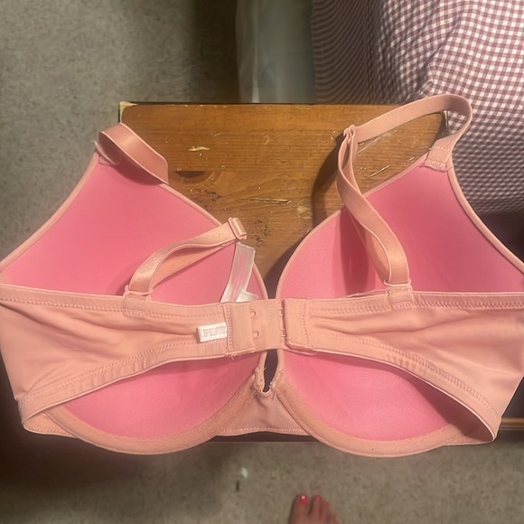 Victoria Secret Pink- 32DD - Picture 2 of 3
